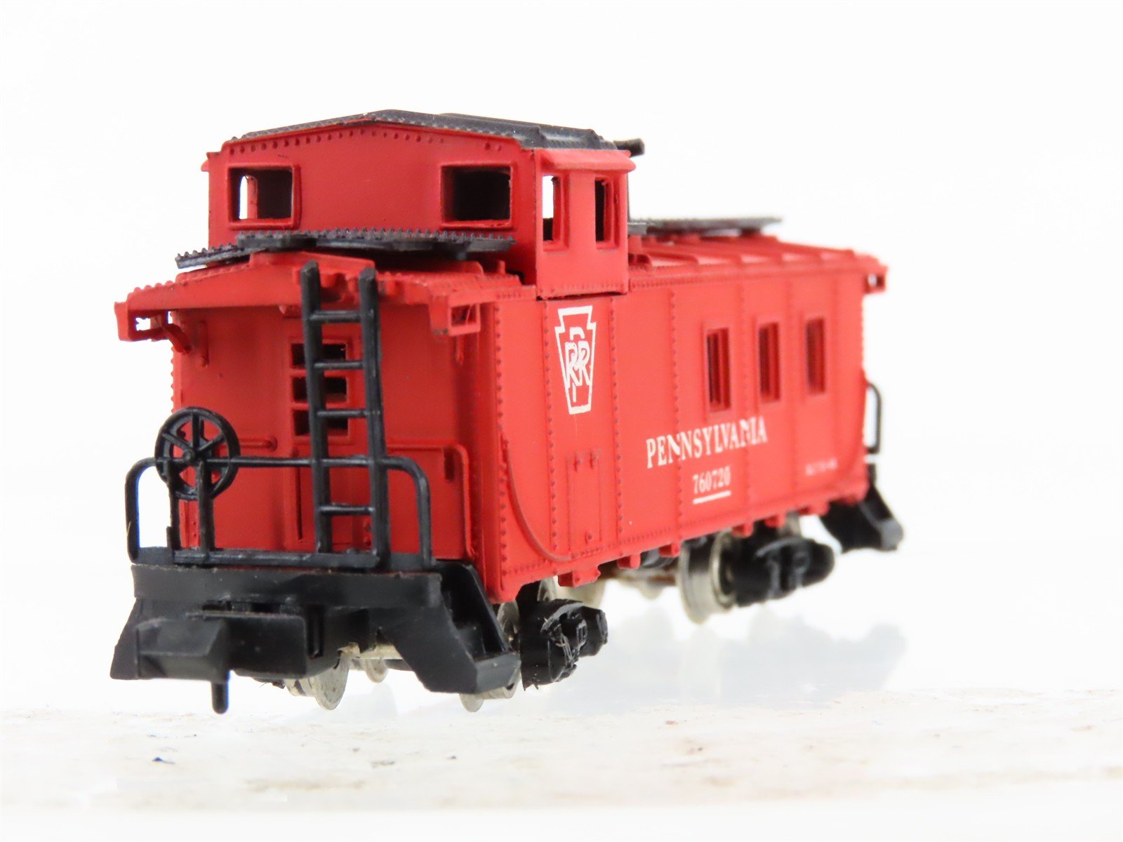 N Scale Bachmann PRR Pennsylvania F7A Diesel Locomotive #9710 w/ Caboose