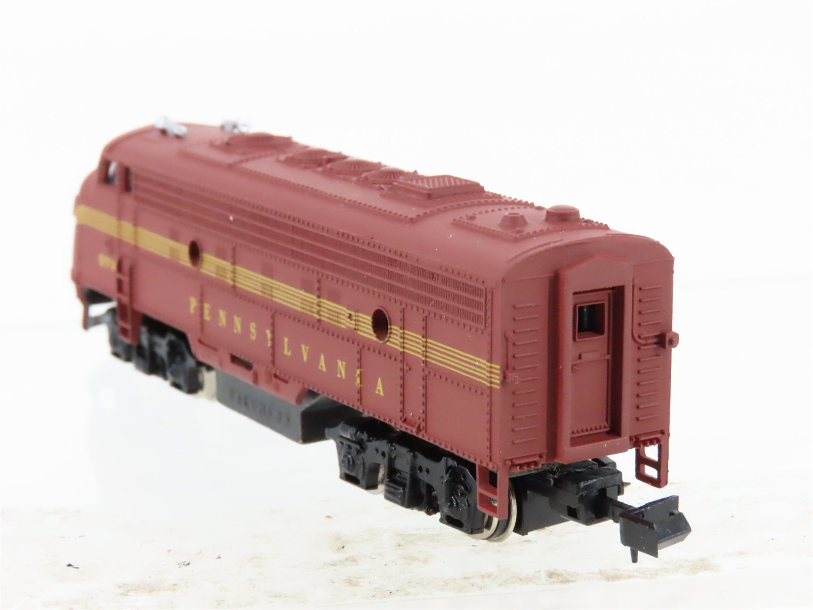 N Scale Bachmann PRR Pennsylvania F7A Diesel Locomotive #9710 w/ Caboose