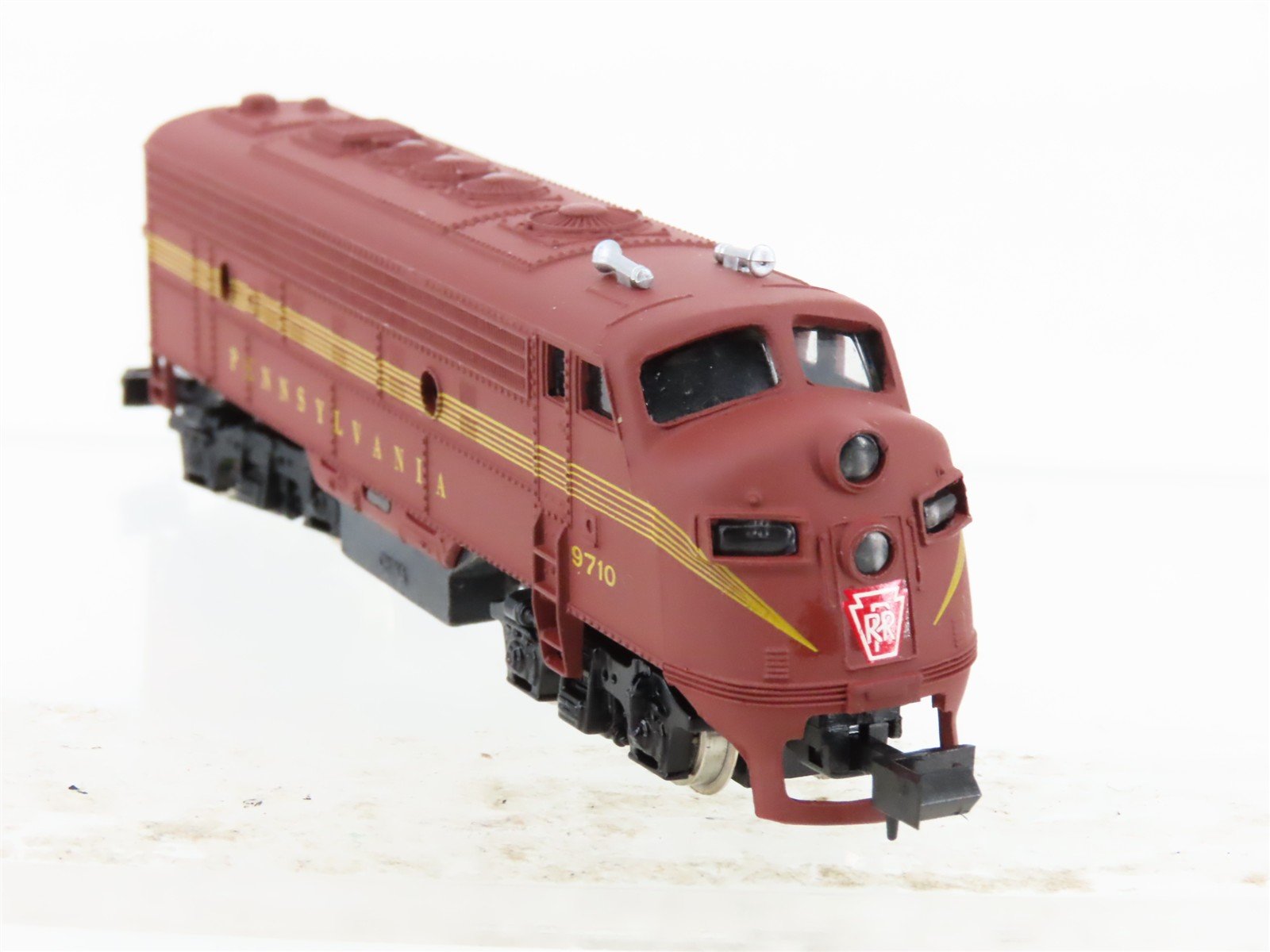 N Scale Bachmann PRR Pennsylvania F7A Diesel Locomotive #9710 w/ Caboose