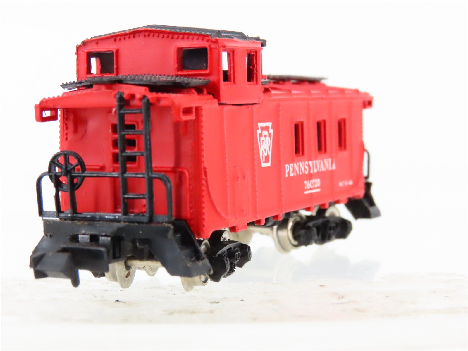 N Scale Bachmann PRR Pennsylvania F7A Diesel Locomotive #9710 w/ Caboose