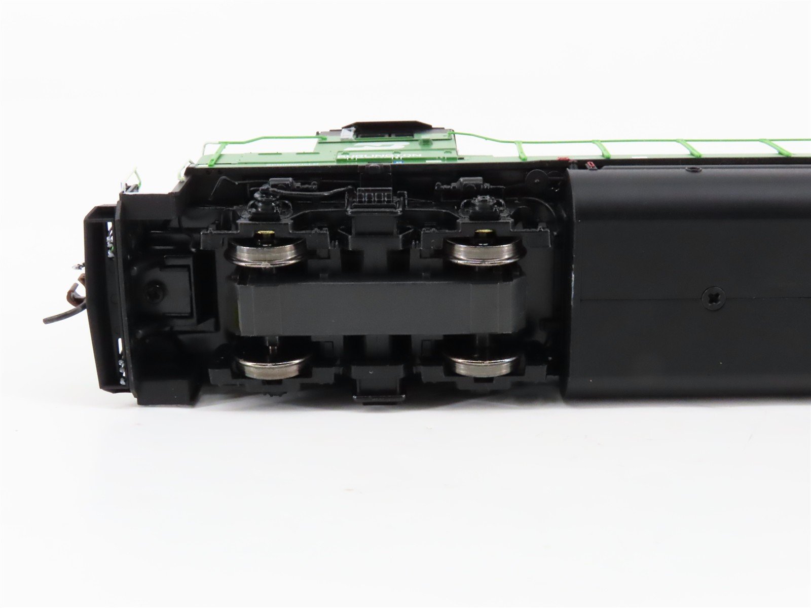 HO Scale Athearn Genesis G68018 BN Burlington Northern GP15-1 Diesel Loco #1396