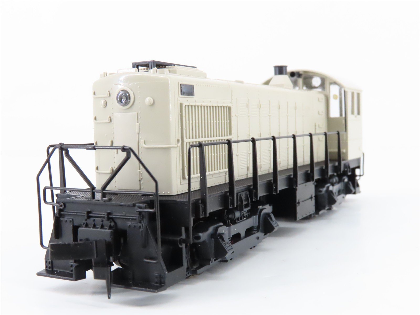HO Scale Atlas 8270 Undecorated S4 Diesel Locomotive