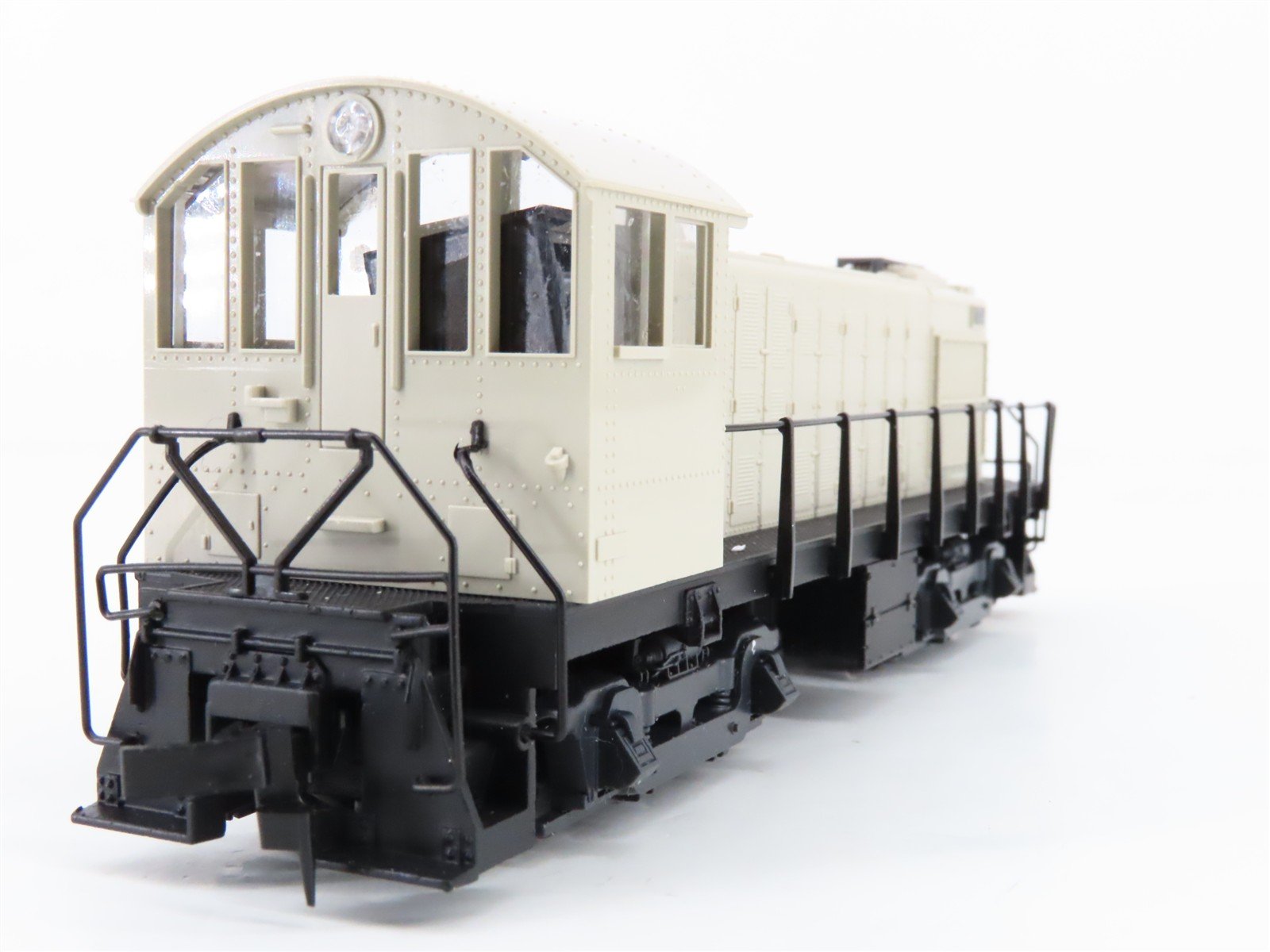 HO Scale Atlas 8270 Undecorated S4 Diesel Locomotive