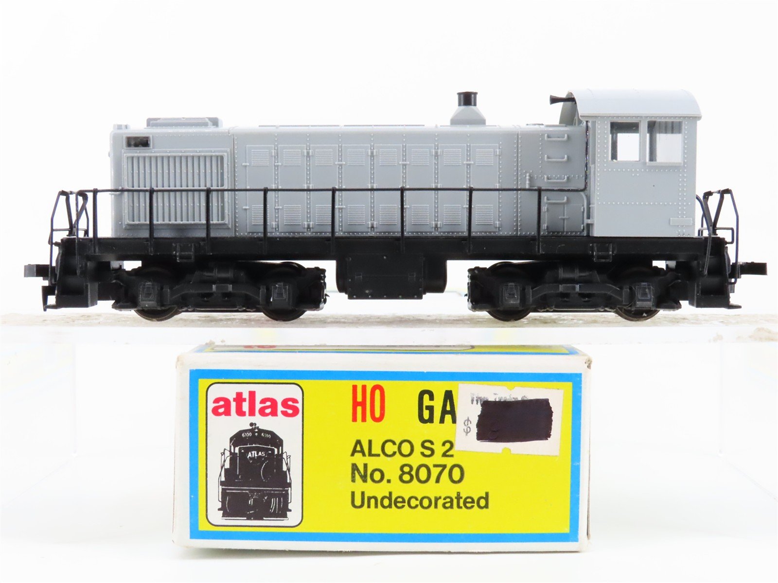 HO Scale Atlas 8070 Undecorated S2 Diesel Locomotive