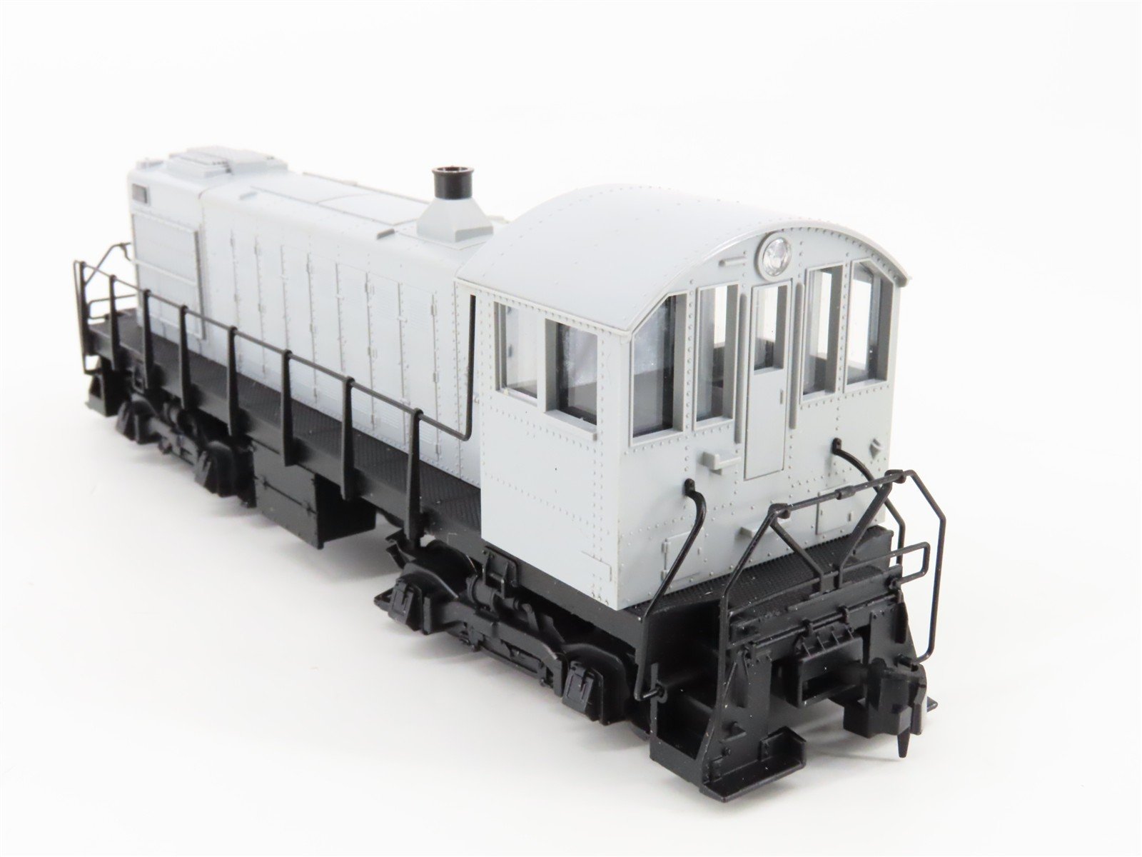 HO Scale Atlas 8070 Undecorated S2 Diesel Locomotive