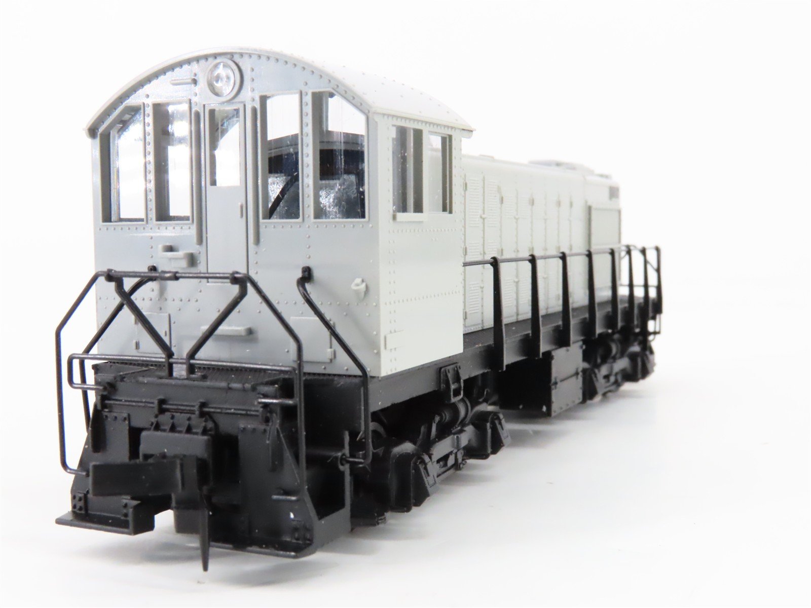 HO Scale Atlas 8070 Undecorated S2 Diesel Locomotive