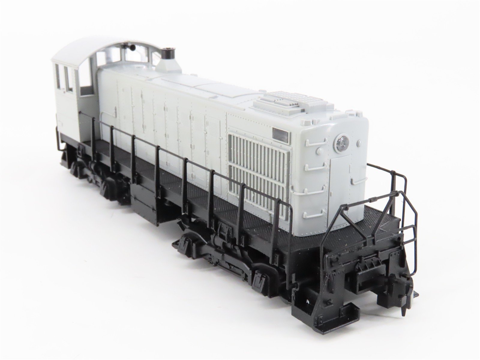 HO Scale Atlas 8070 Undecorated S2 Diesel Locomotive