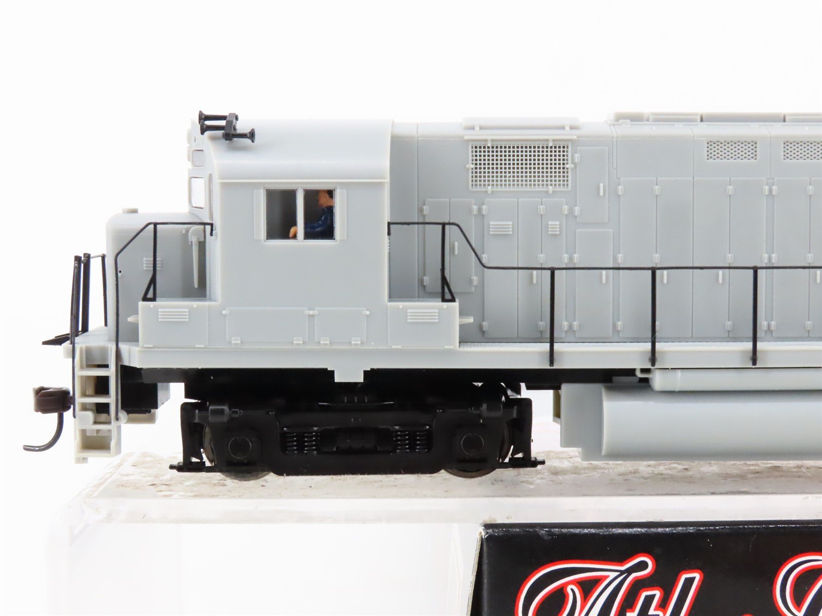 HO Scale Atlas Classic 9360 Undecorated C425 Diesel Locomotive