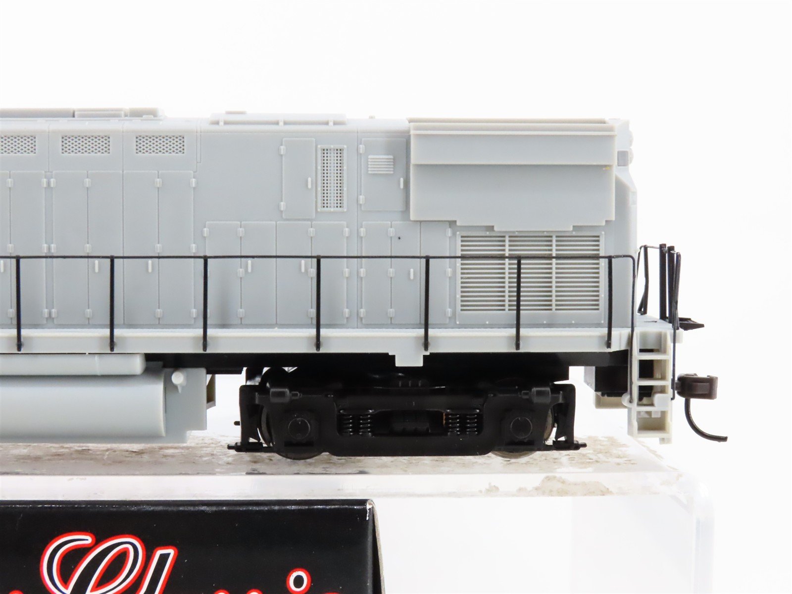 HO Scale Atlas Classic 9360 Undecorated C425 Diesel Locomotive