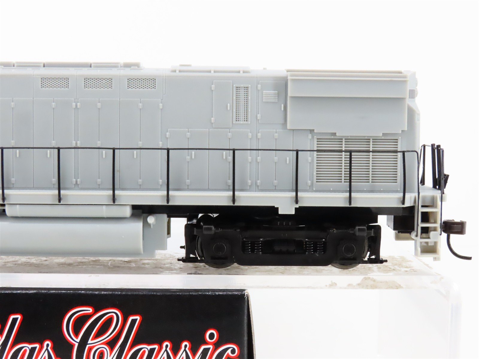 HO Scale Atlas Classic 9360 Undecorated C425 Diesel Locomotive