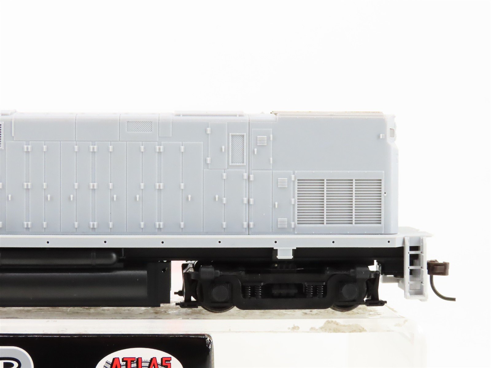 HO Scale Atlas Silver 10001977 Undecorated C420 Phase 2 Diesel Locomotive