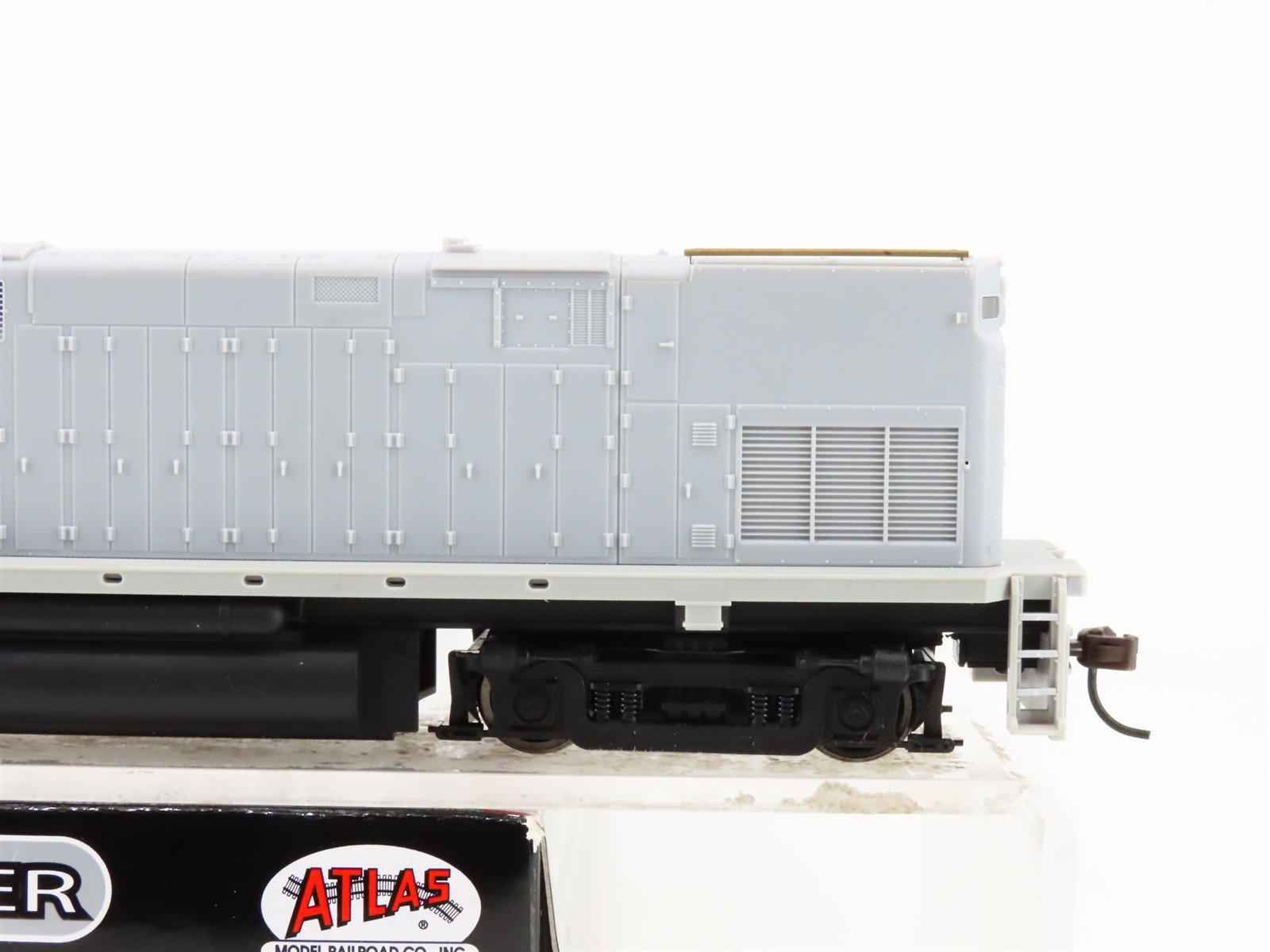 HO Scale Atlas Silver 10001977 Undecorated C420 Phase 2 Diesel Locomotive
