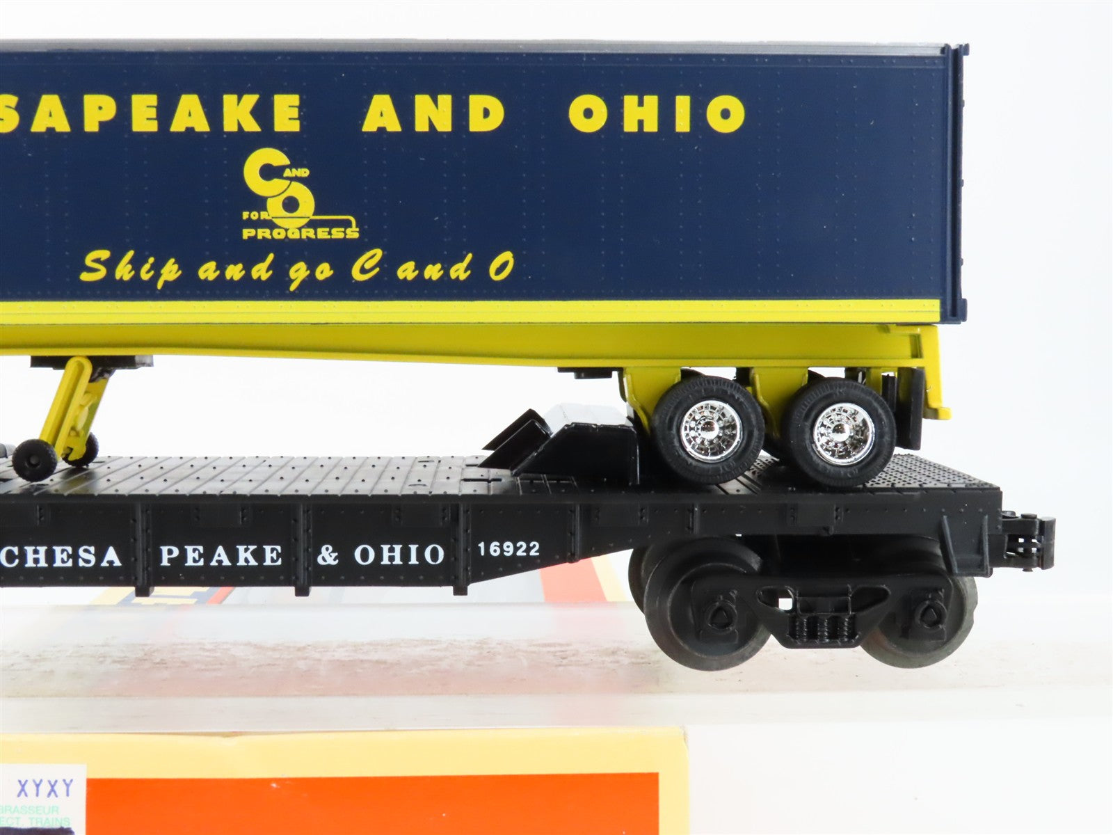 O Scale Lionel 6-16922 Chesapeake & Ohio Flat Car with Trailer 16922 RTR