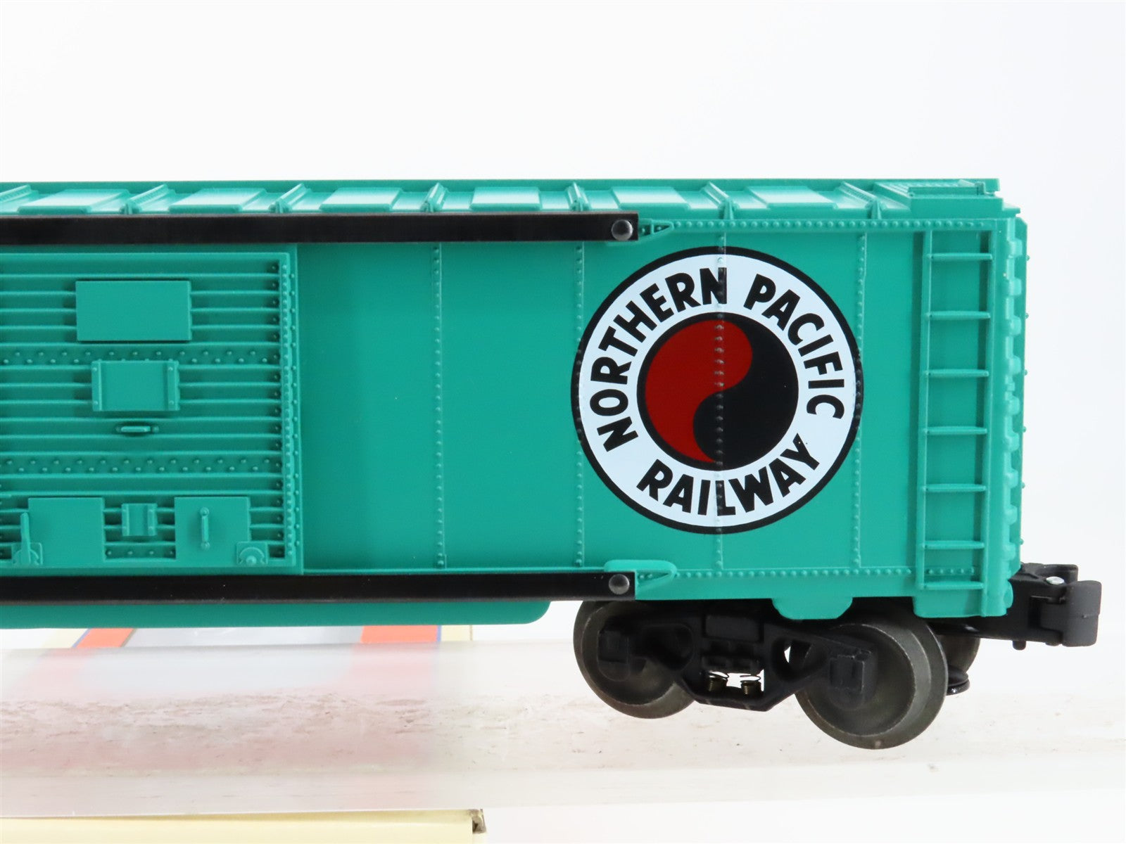 O Scale Lionel 6-19284 NP Northern Pacific Box Car 6464-396 RTR
