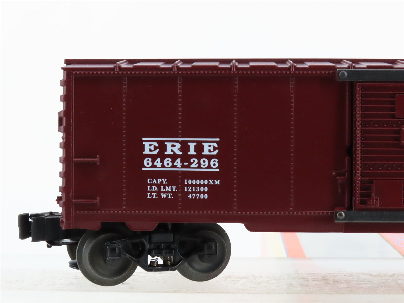 O Scale Lionel 6-19283 Erie Railroad Box Car 6464-296 RTR
