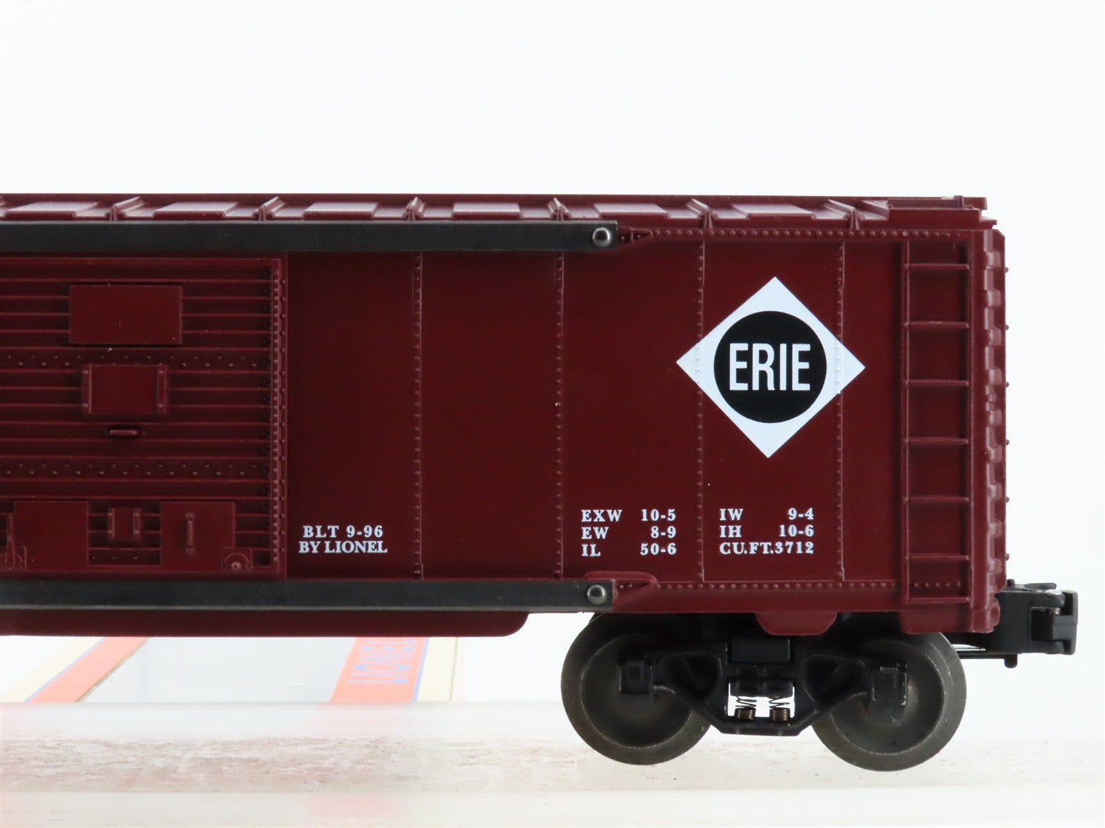 O Scale Lionel 6-19283 Erie Railroad Box Car 6464-296 RTR
