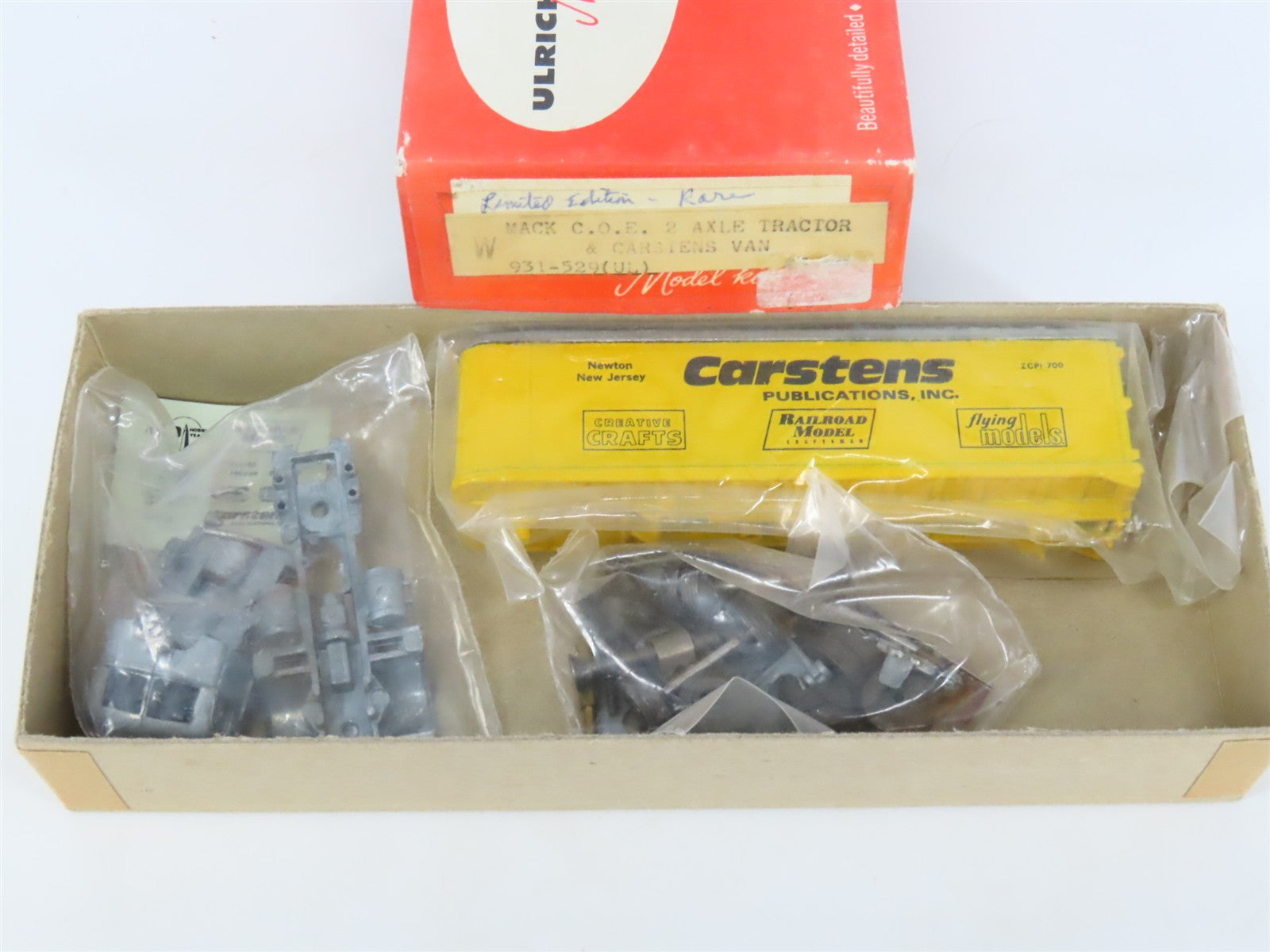 HO 1/87 Scale Ulrich Kit 931-529(UL) Mack 2-Axle Tractor & Carstens Trailer