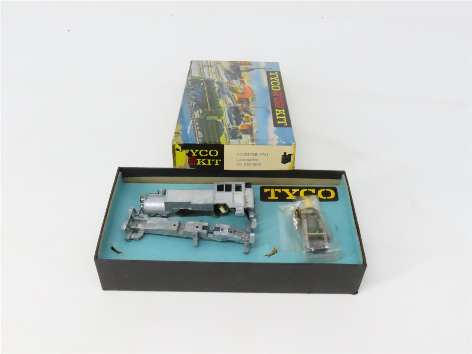 HO Scale Tyco 213-1000 Undecorated Booster 7701 Steam Locomotive Kit