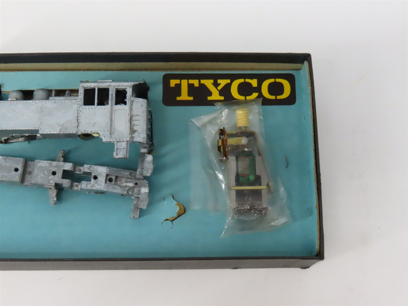 HO Scale Tyco 213-1000 Undecorated Booster 7701 Steam Locomotive Kit