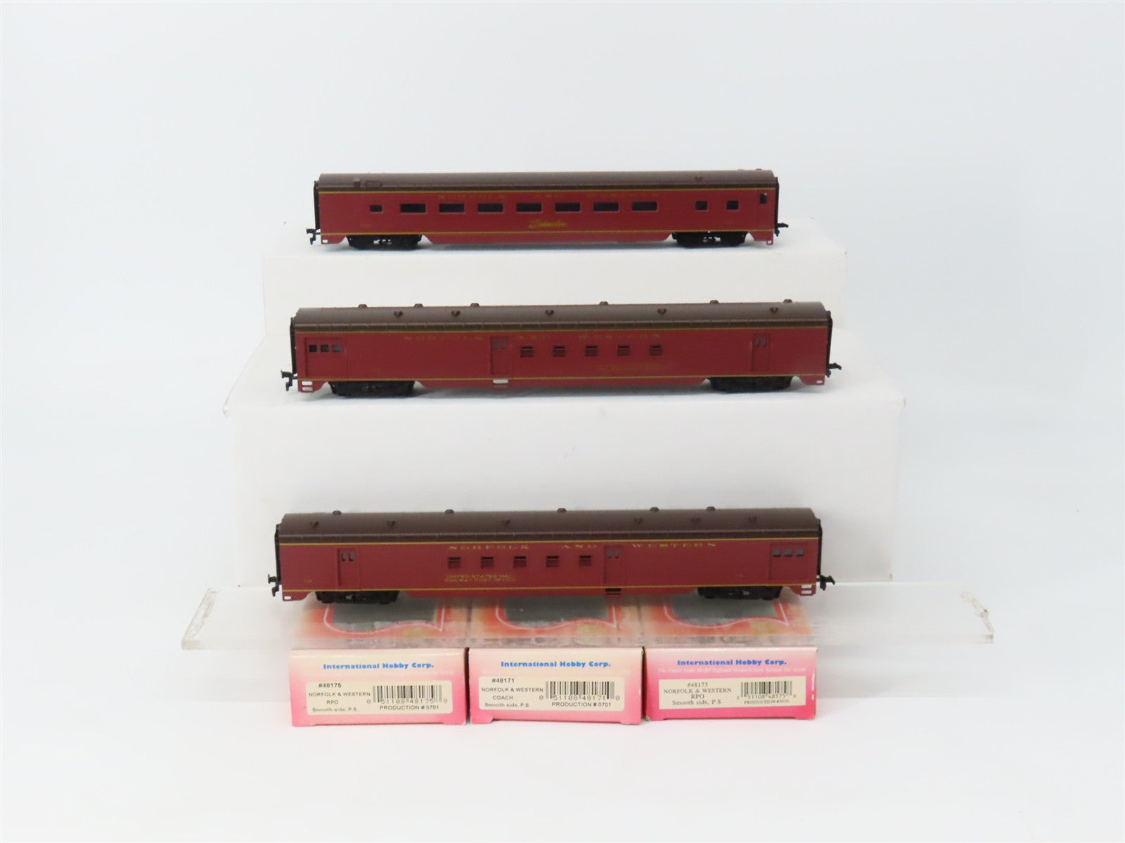 HO IHC 48171 & 48175 N&W Norfolk & Western Coach & RPO Passenger 3-Car Set