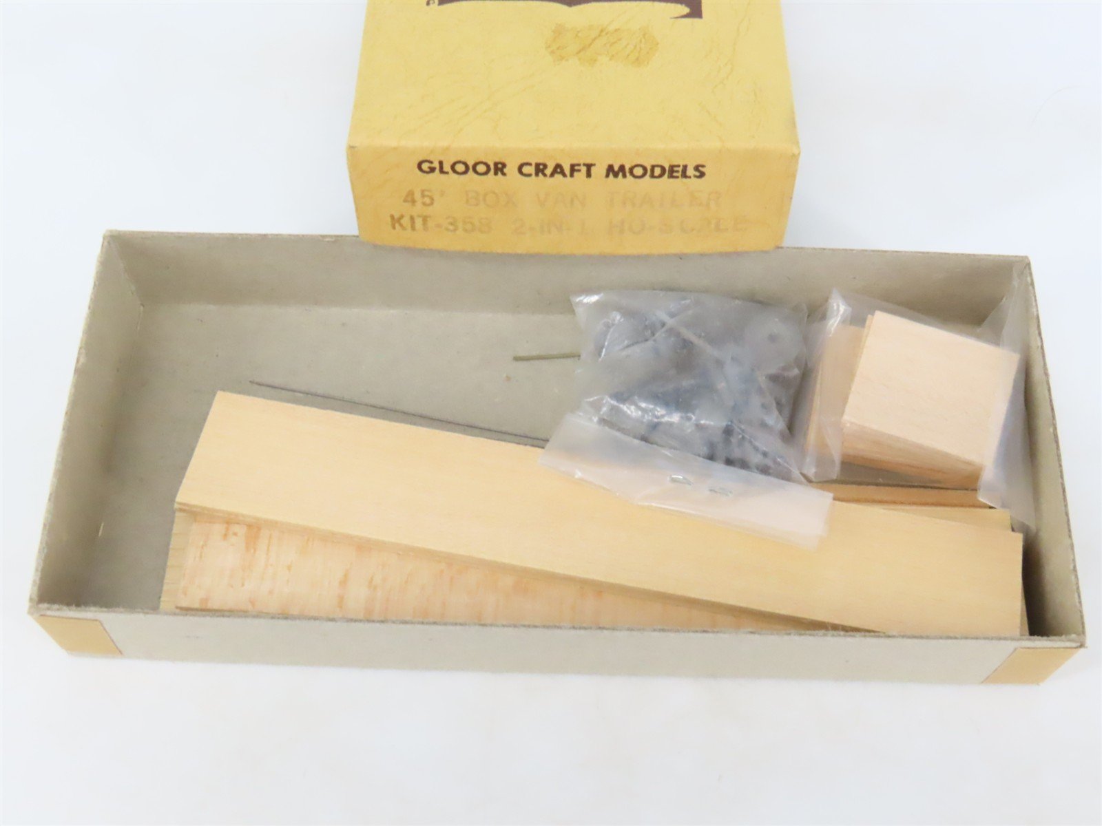 HO Scale Gloor Craft Models 2 in 1 Kit 358 Unpainted 45' Box Van Trailer