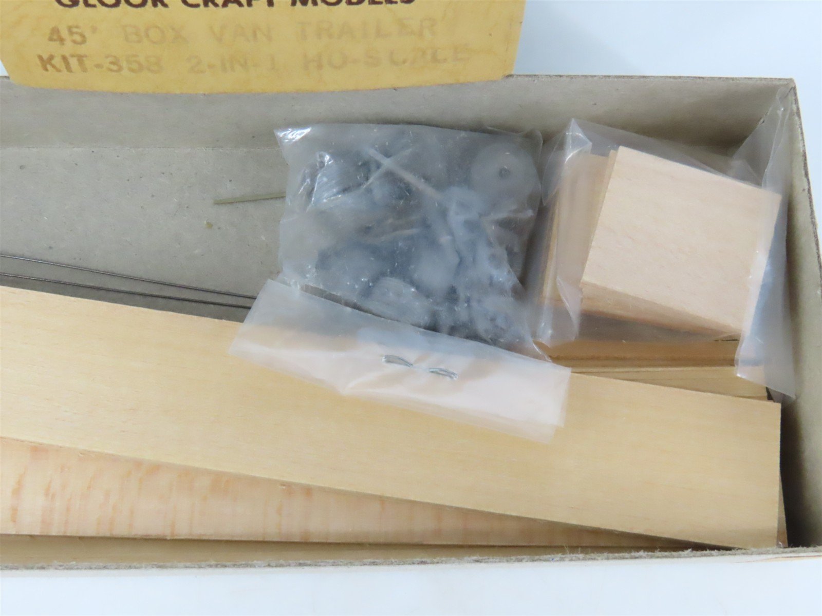 HO Scale Gloor Craft Models 2 in 1 Kit 358 Unpainted 45' Box Van Trailer