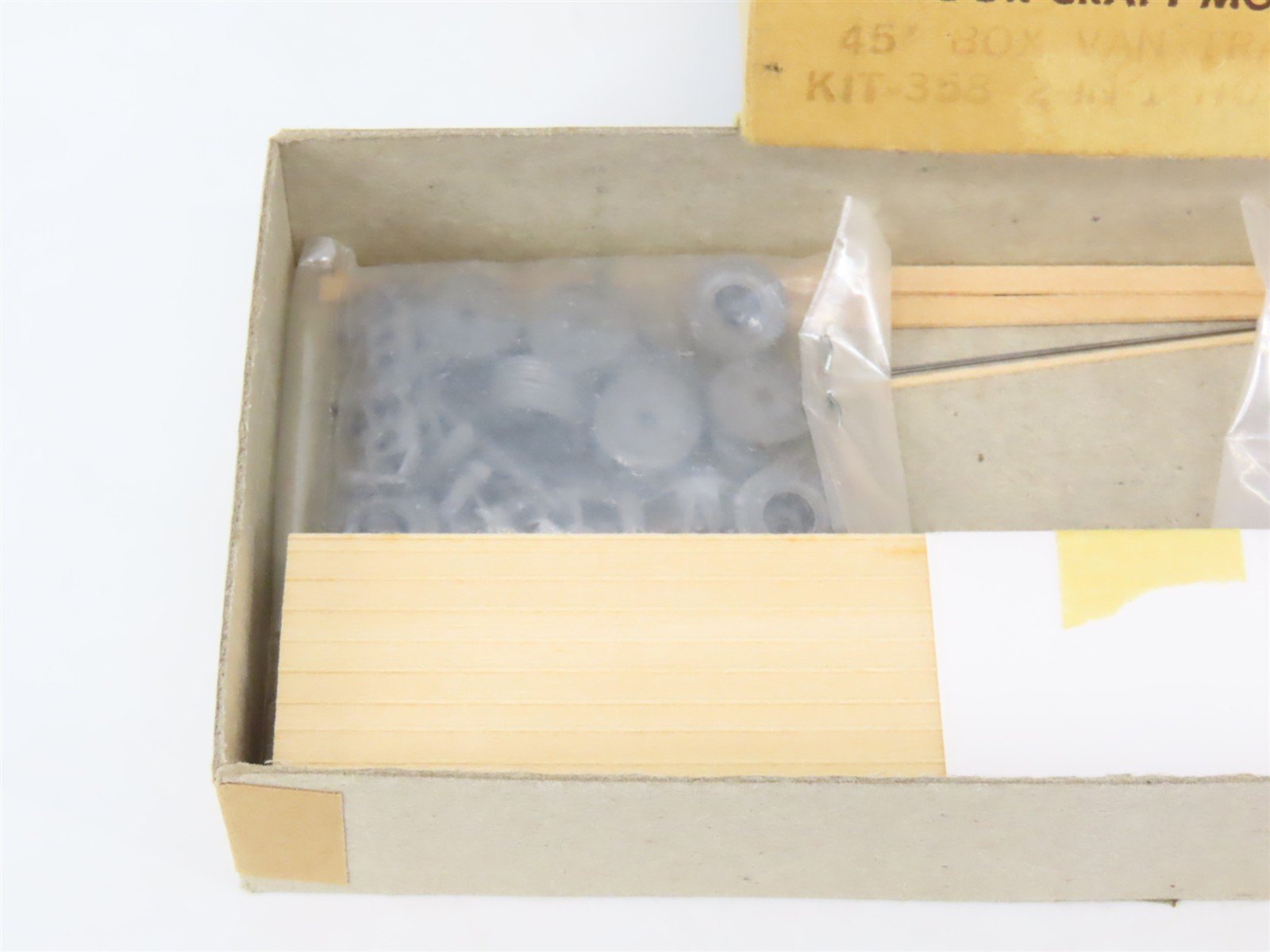 HO Scale Gloor Craft Models 2 in 1 Kit 358 Unpainted 45' Box Van Trailer