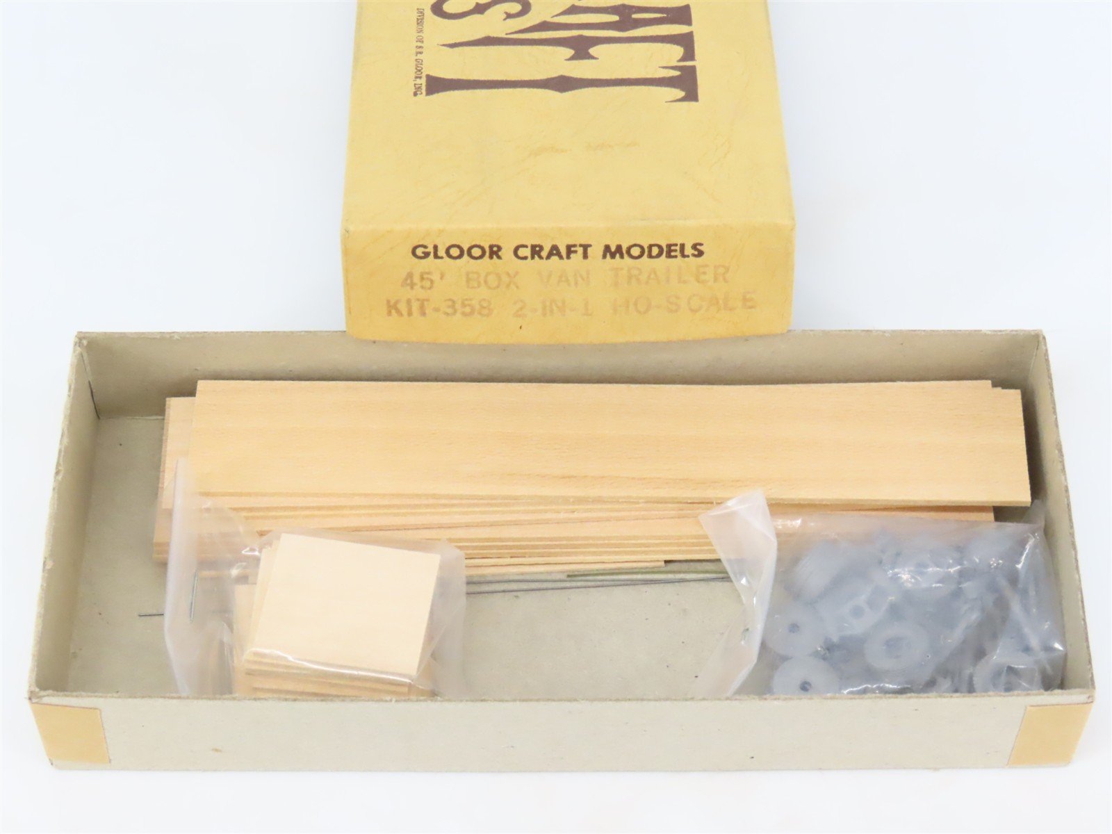 HO Scale Gloor Craft Models 2 in 1 Kit 358 Unpainted 45' Box Van Trailer