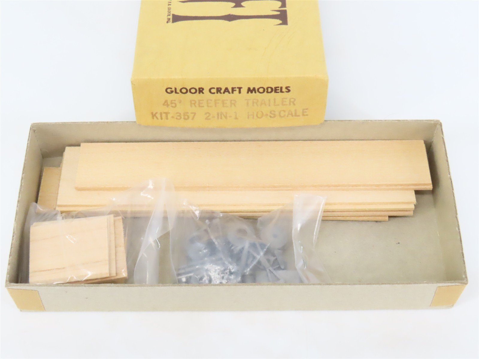 HO Scale Gloor Craft Models 2 in 1 Kit 357 Unpainted 45' Reefer Trailer