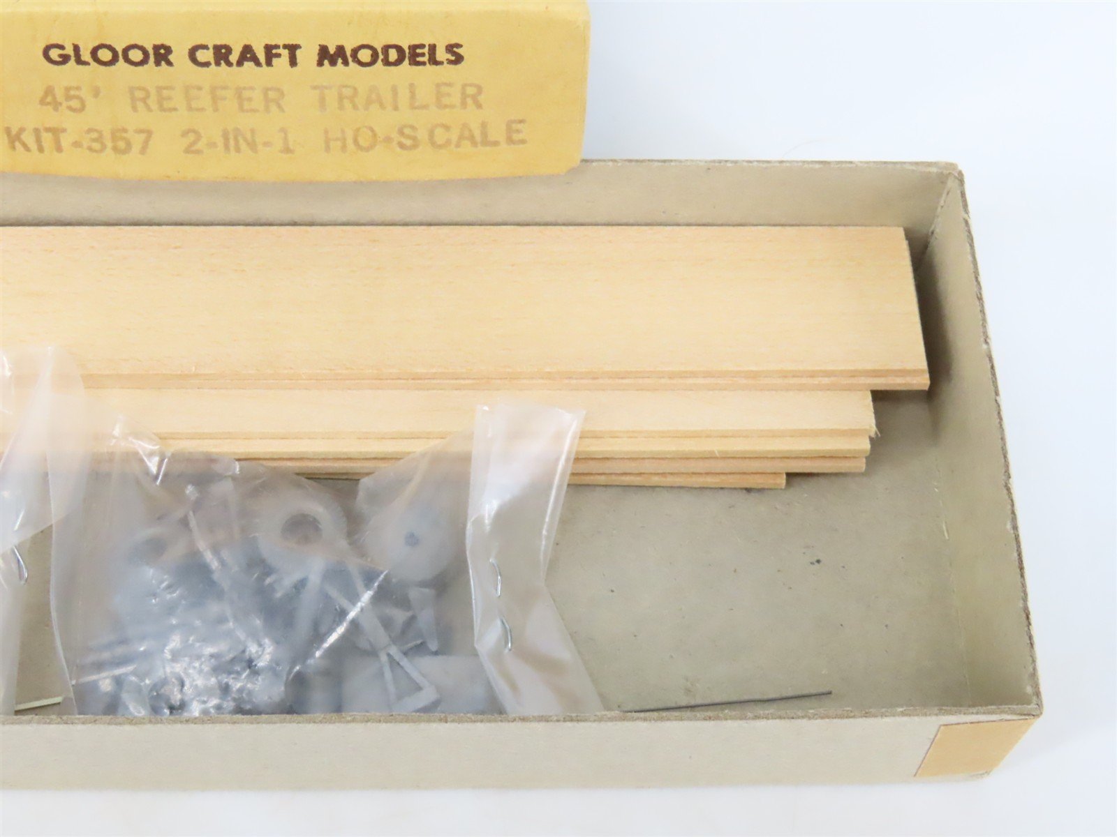 HO Scale Gloor Craft Models 2 in 1 Kit 357 Unpainted 45' Reefer Trailer