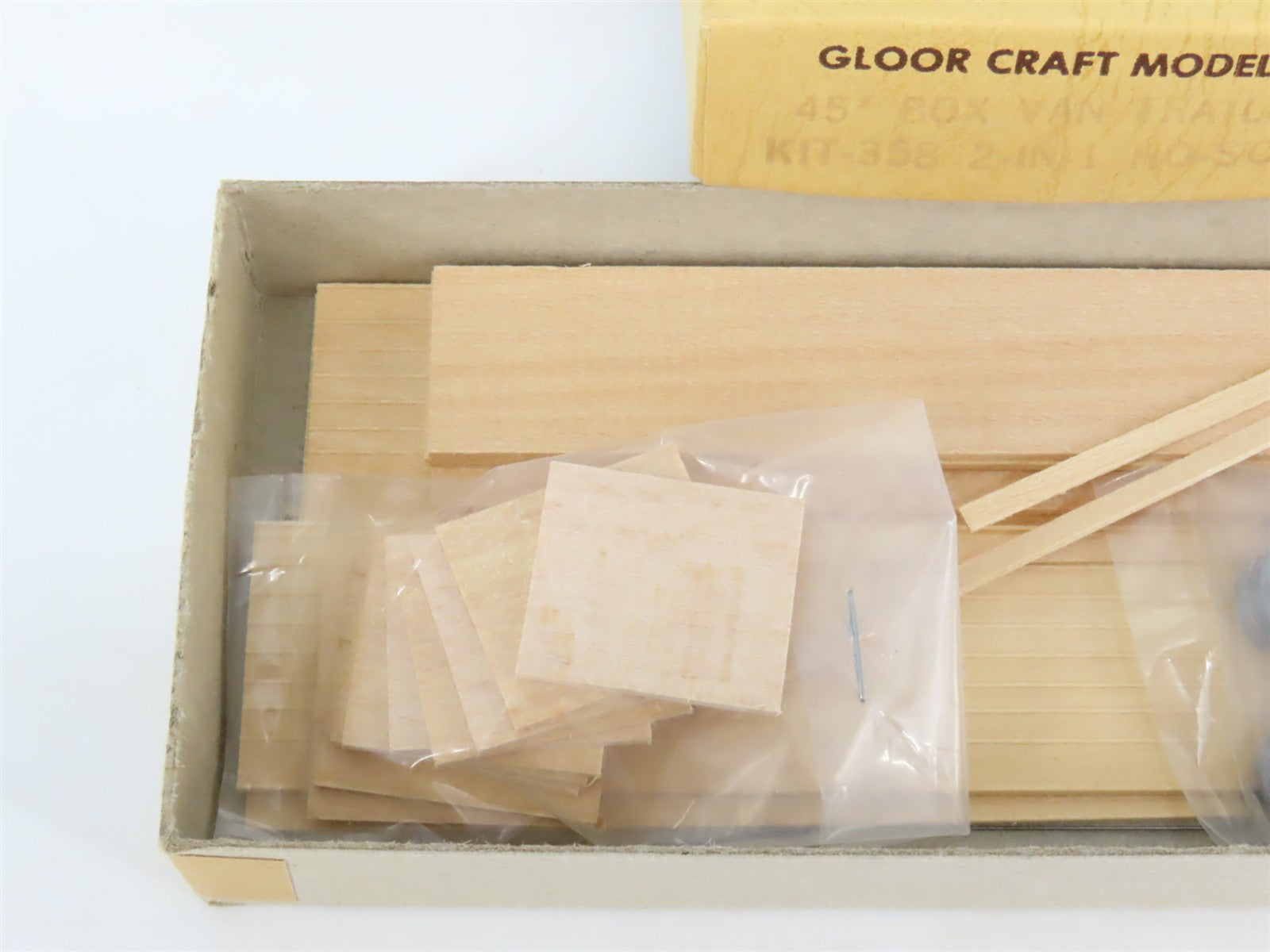 HO Scale Gloor Craft Models 2 in 1 Kit 358 Unpainted 45' Box Van Trailer