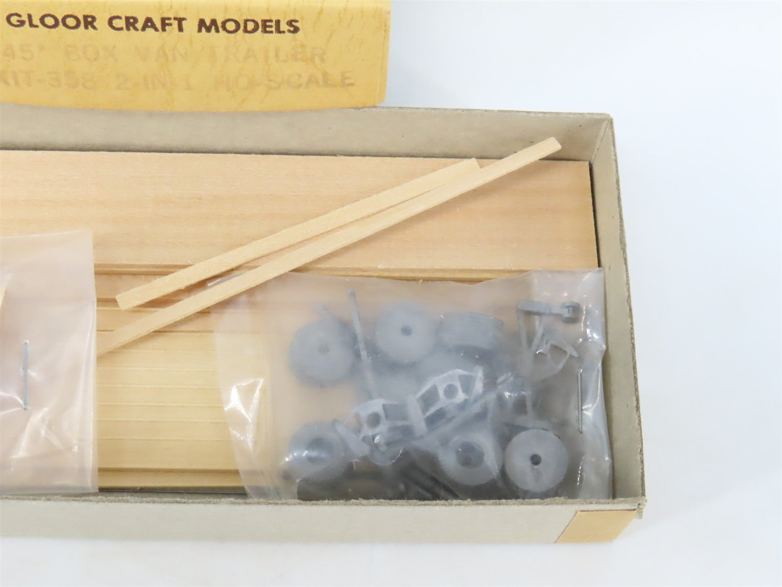 HO Scale Gloor Craft Models 2 in 1 Kit 358 Unpainted 45' Box Van Trailer