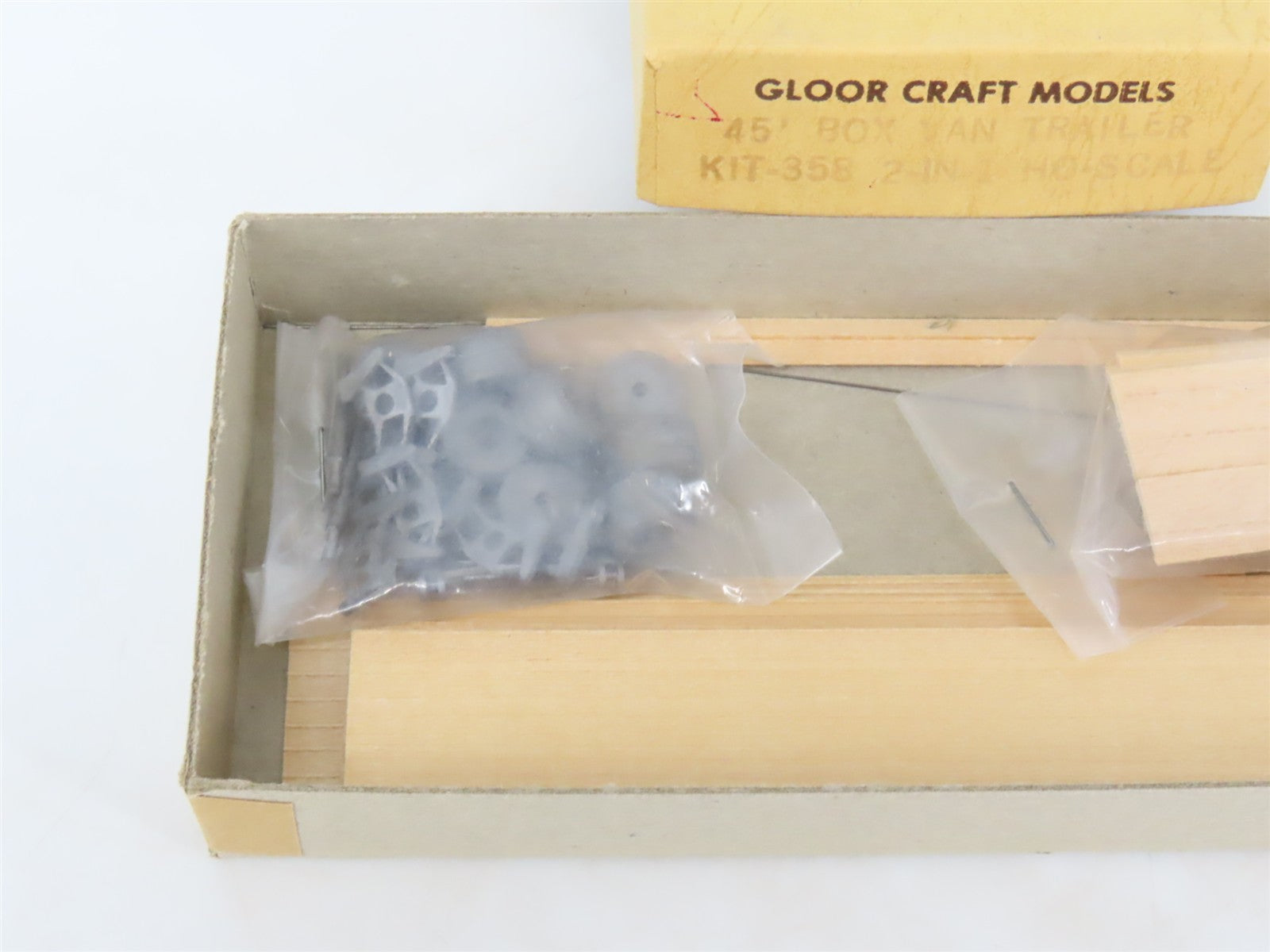 HO Scale Gloor Craft Models 2 in 1 Kit 358 Unpainted 45' Box Van Trailer