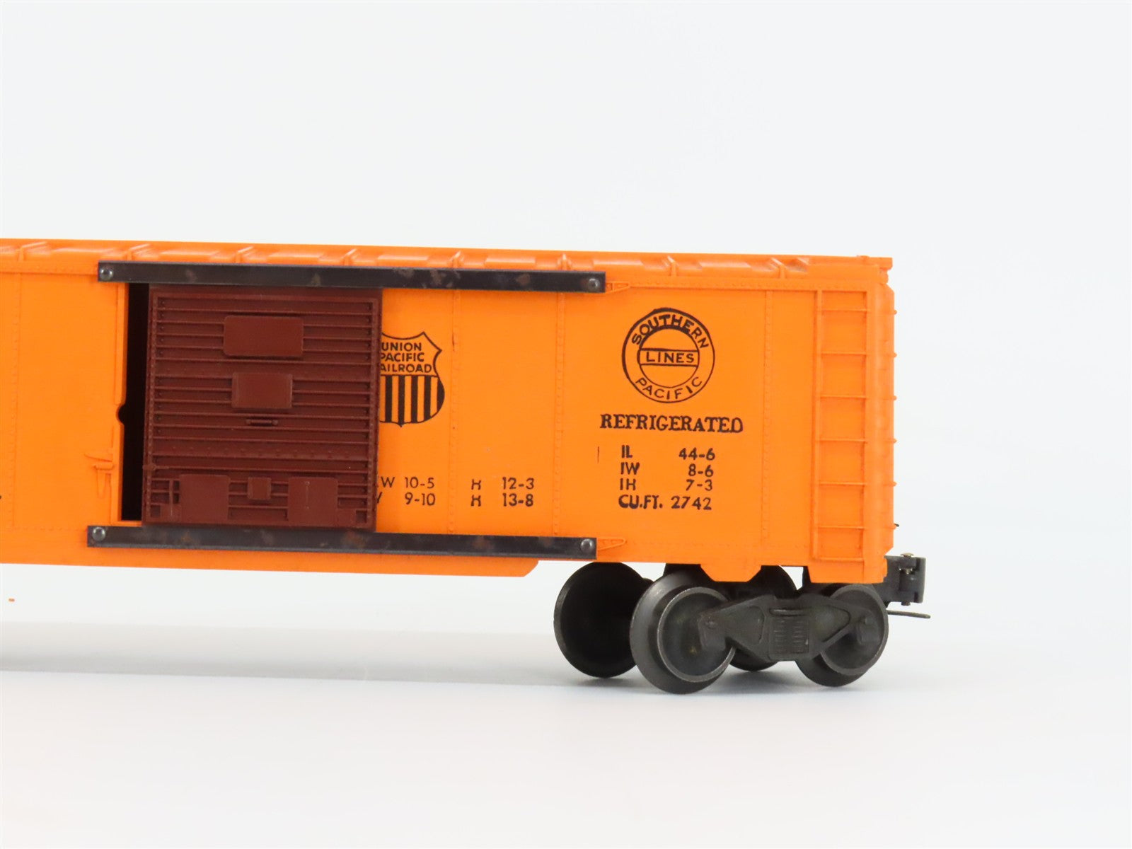 O Scale Lionel 352 Operating Ice Depot w/PFE Reefer Car