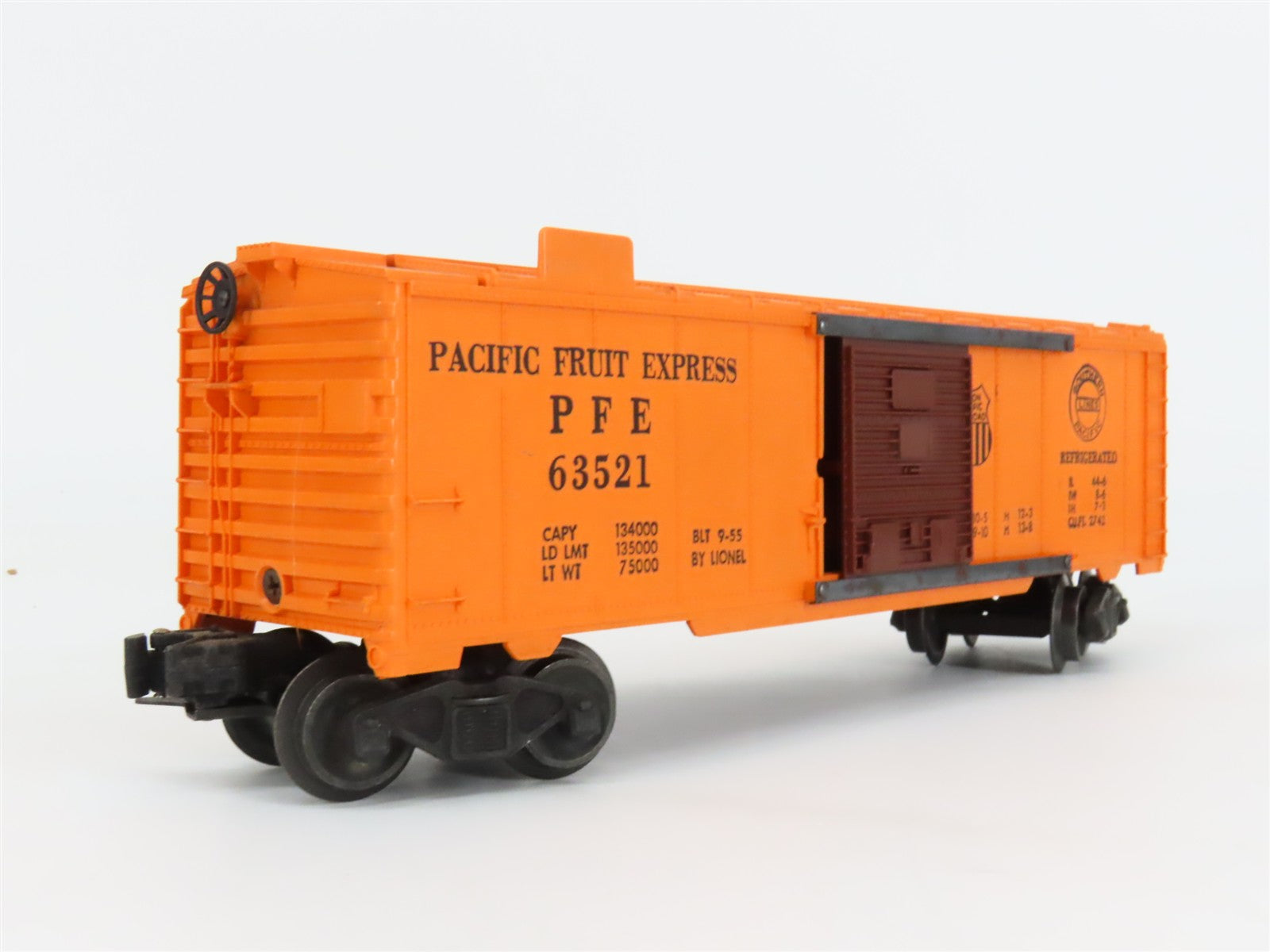 O Scale Lionel 352 Operating Ice Depot w/PFE Reefer Car