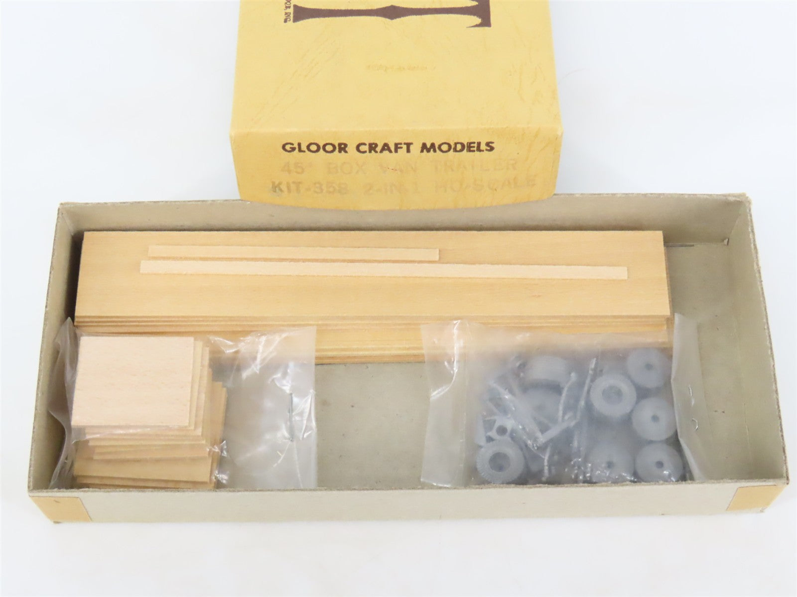 HO Scale Gloor Craft Models 2 in 1 Kit 358 Unpainted 45' Box Van Trailer
