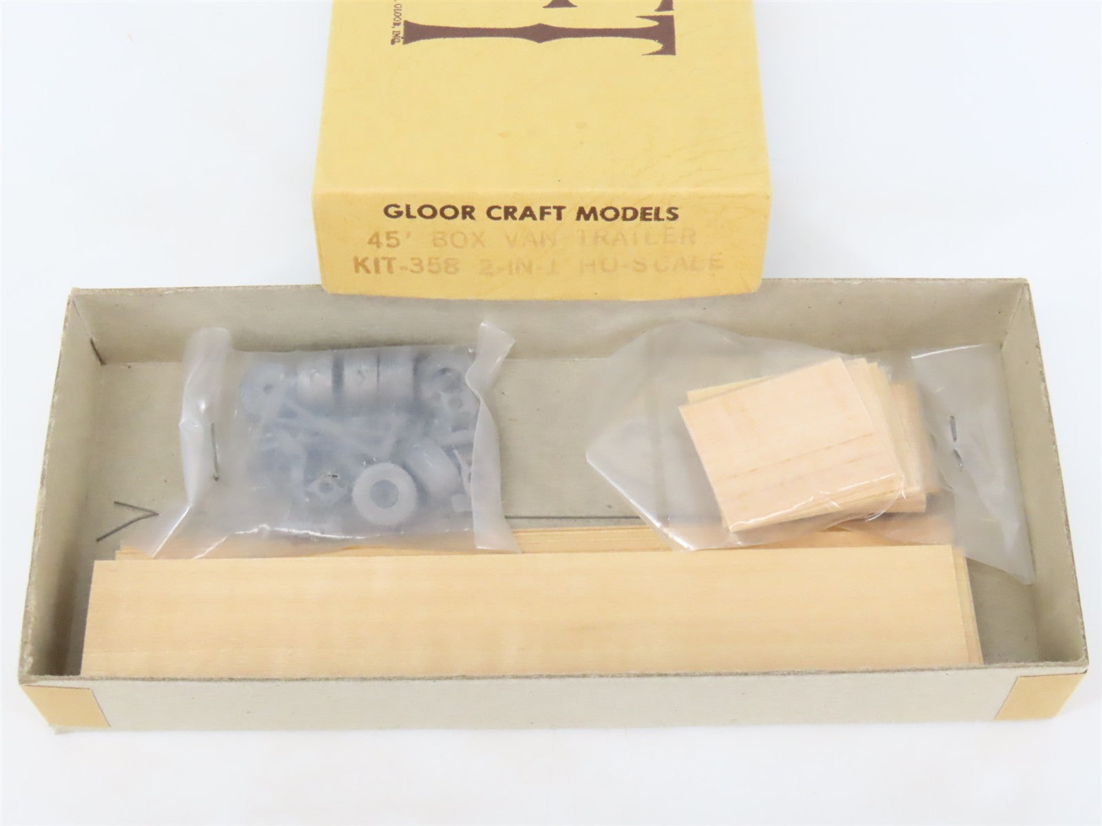 HO Scale Gloor Craft Models 2 in 1 Kit 358 Unpainted 45' Box Van Trailer