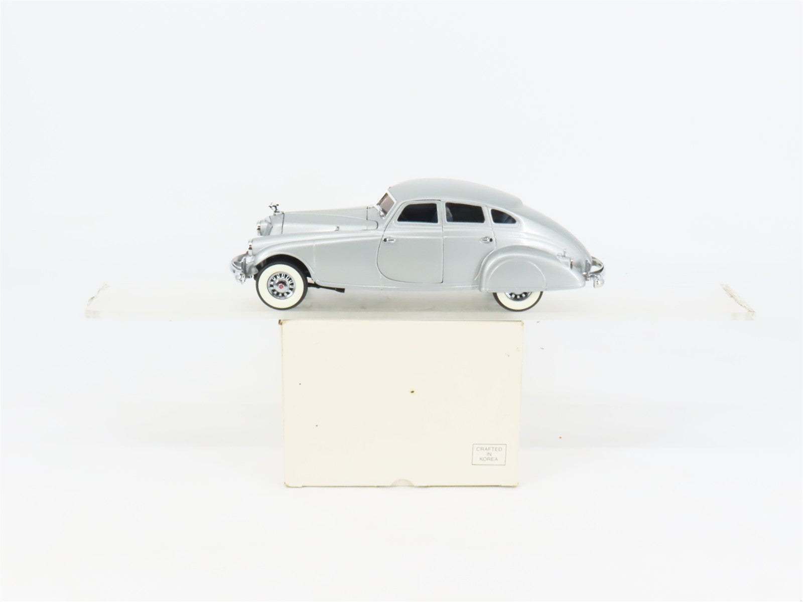 1:24 Scale Danbury Mint Die-Cast 1933 Pierce Silver Arrow