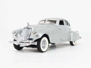 1:24 Scale Danbury Mint Die-Cast 1933 Pierce Silver Arrow