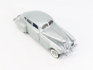 1:24 Scale Danbury Mint Die-Cast 1933 Pierce Silver Arrow