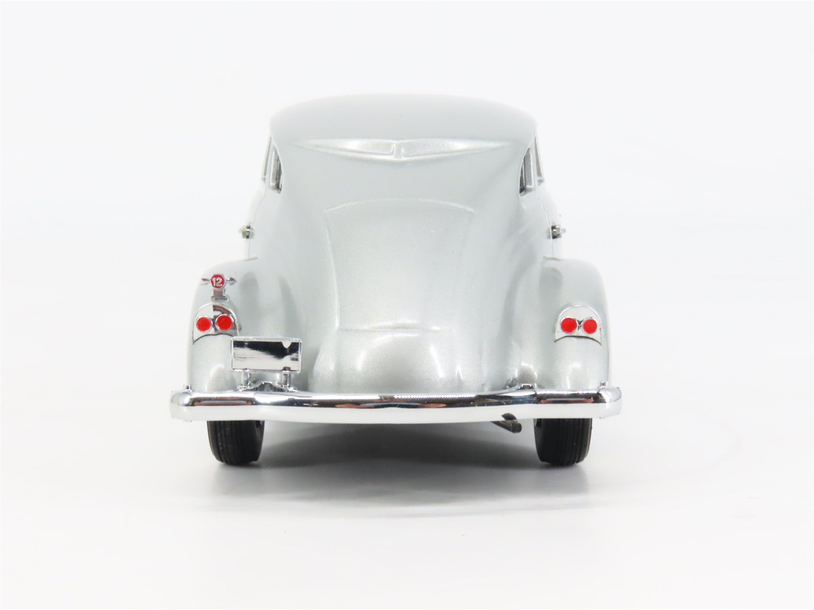 1:24 Scale Danbury Mint Die-Cast 1933 Pierce Silver Arrow