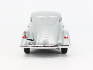 1:24 Scale Danbury Mint Die-Cast 1933 Pierce Silver Arrow