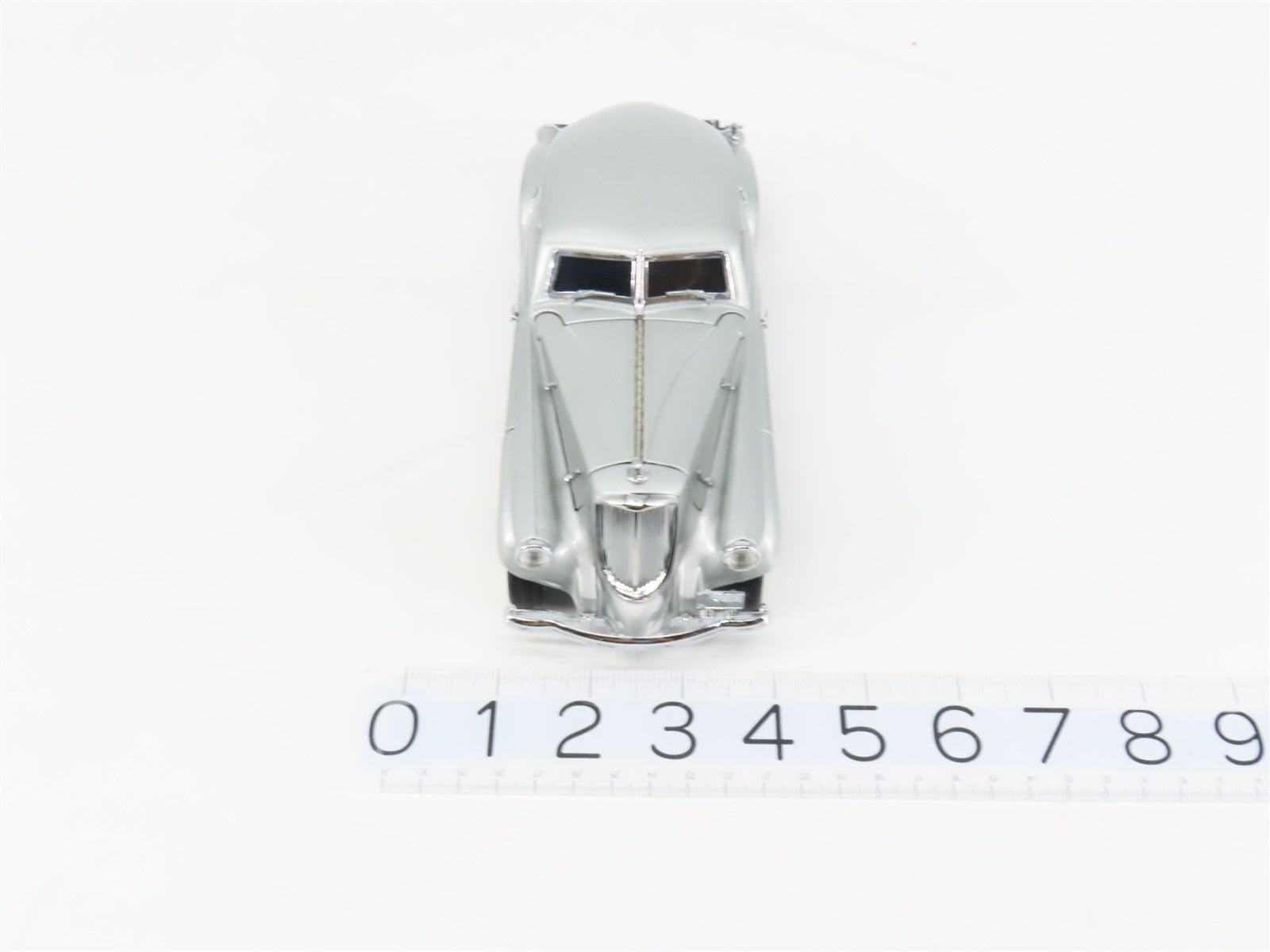 1:24 Scale Danbury Mint Die-Cast 1933 Pierce Silver Arrow