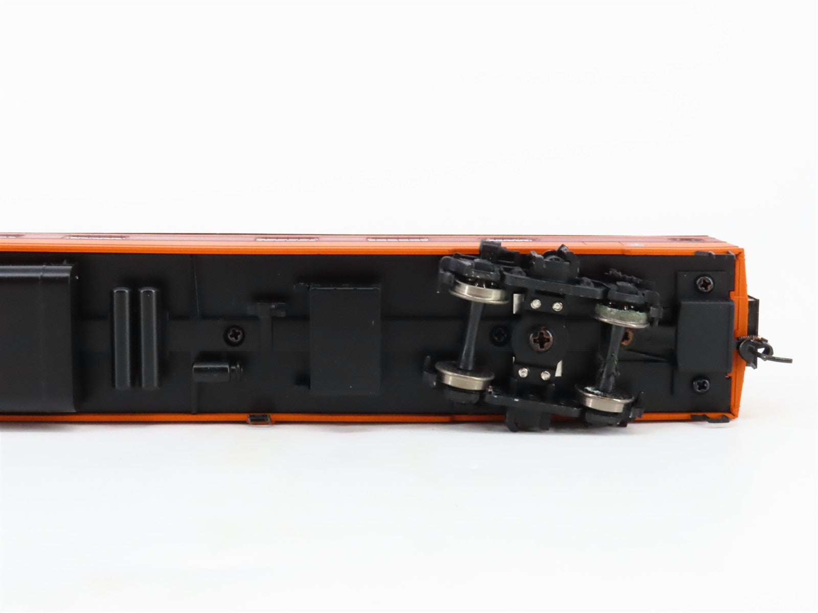 HO Scale Walthers 932-9203 MILW Milwaukee Road Hiawatha 48-Seat Diner Passenger