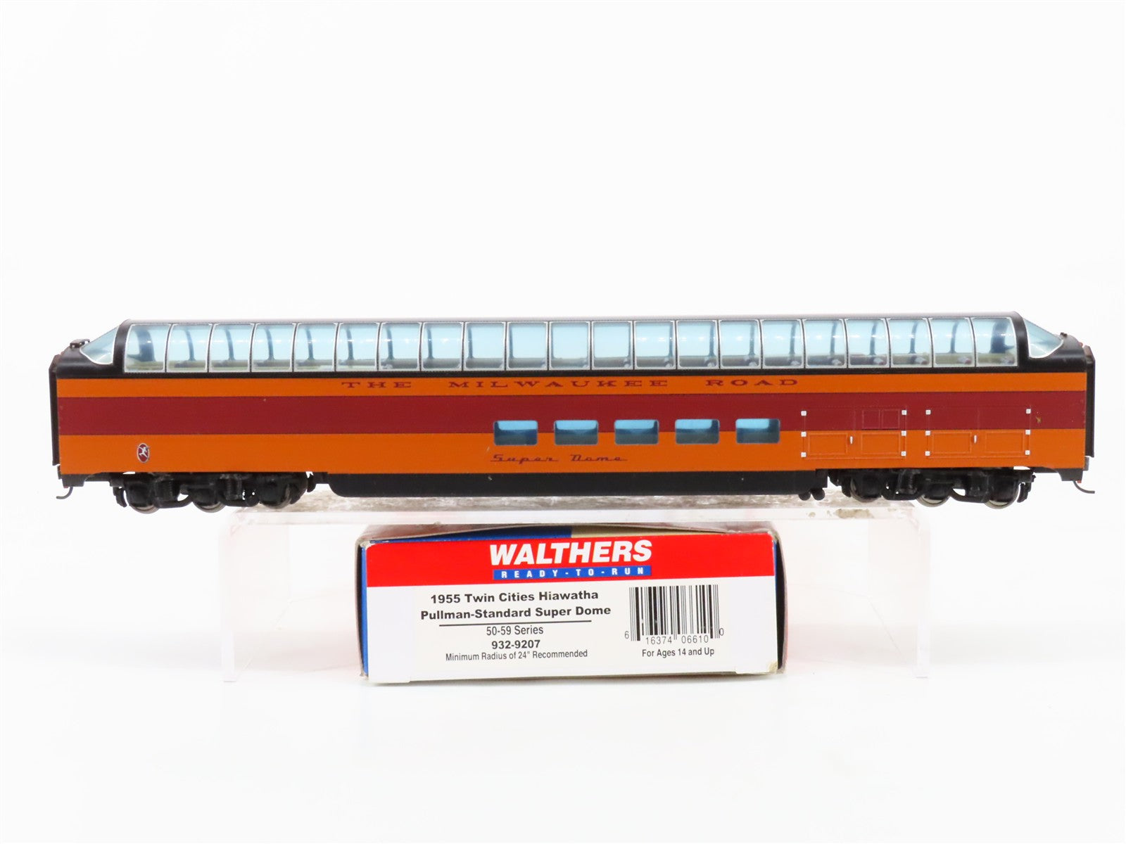 HO Scale Walthers 932-9207 MILW Milwaukee Road Hiawatha Super Dome Passenger Car