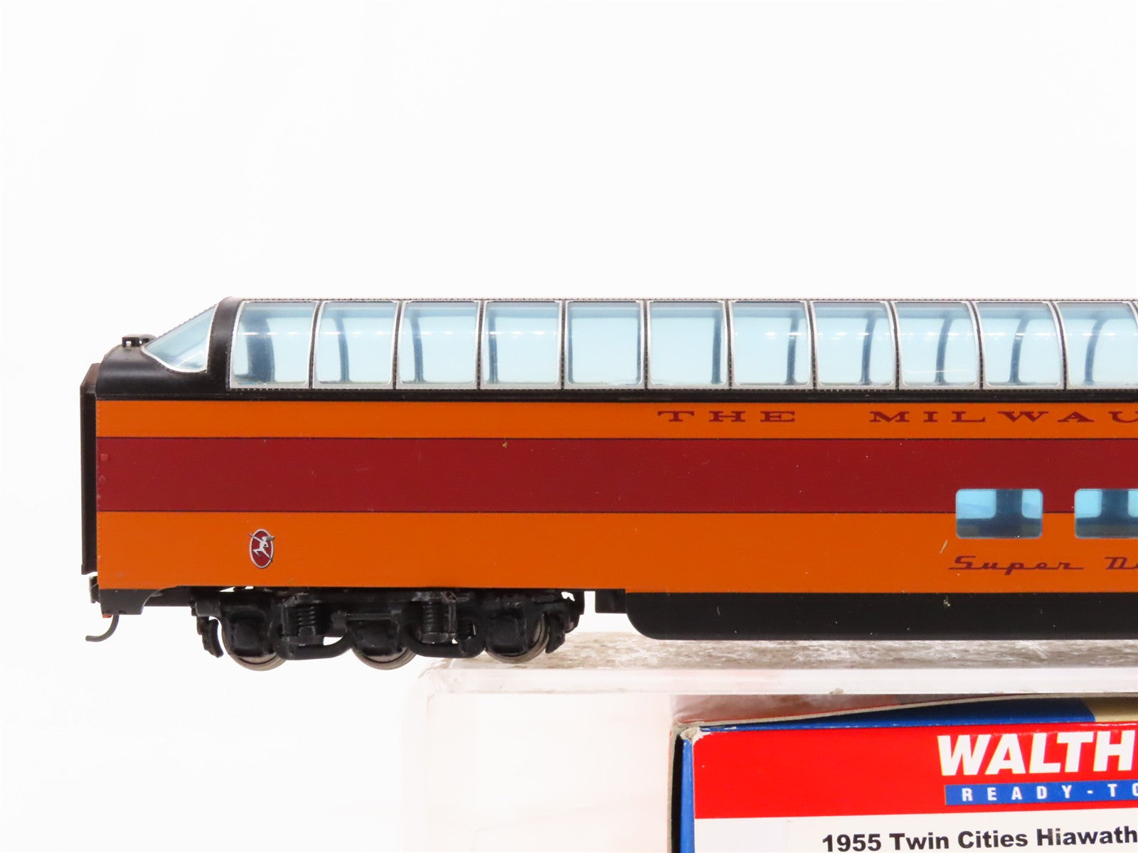 HO Scale Walthers 932-9207 MILW Milwaukee Road Hiawatha Super Dome Passenger Car