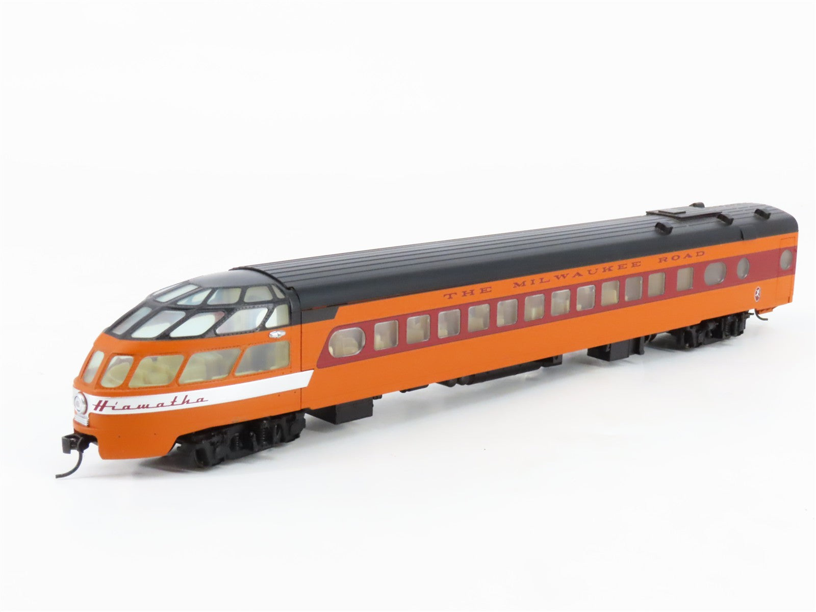 HO Scale Walthers 932-9206 MILW Milwaukee Road Hiawatha Skytop Lounge Passenger