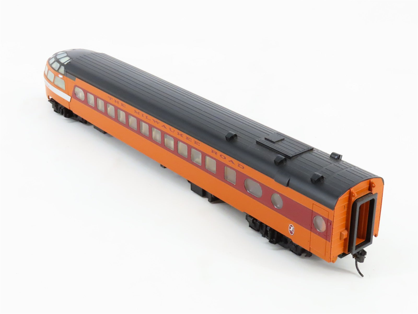 HO Scale Walthers 932-9206 MILW Milwaukee Road Hiawatha Skytop Lounge Passenger