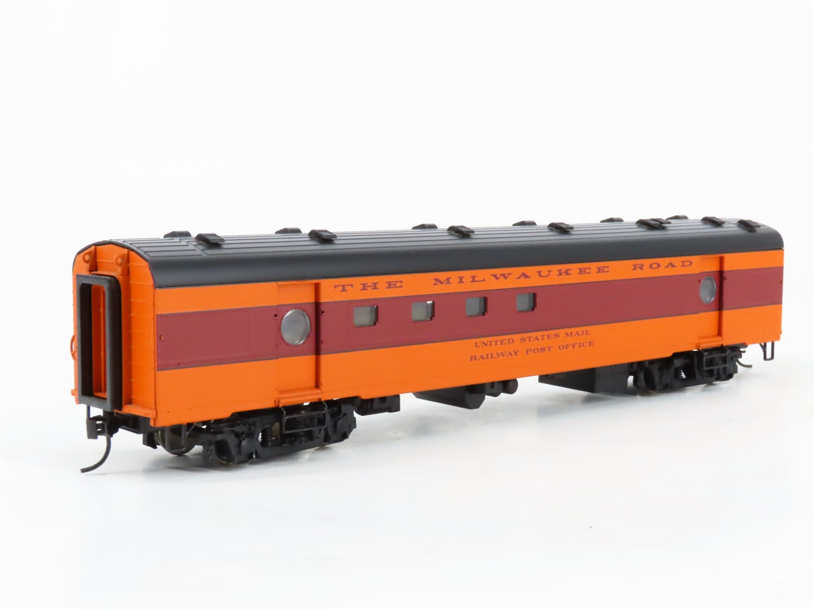 HO Scale Walthers 932-9201 MILW Milwaukee Road Hiawatha RPO Passenger Car