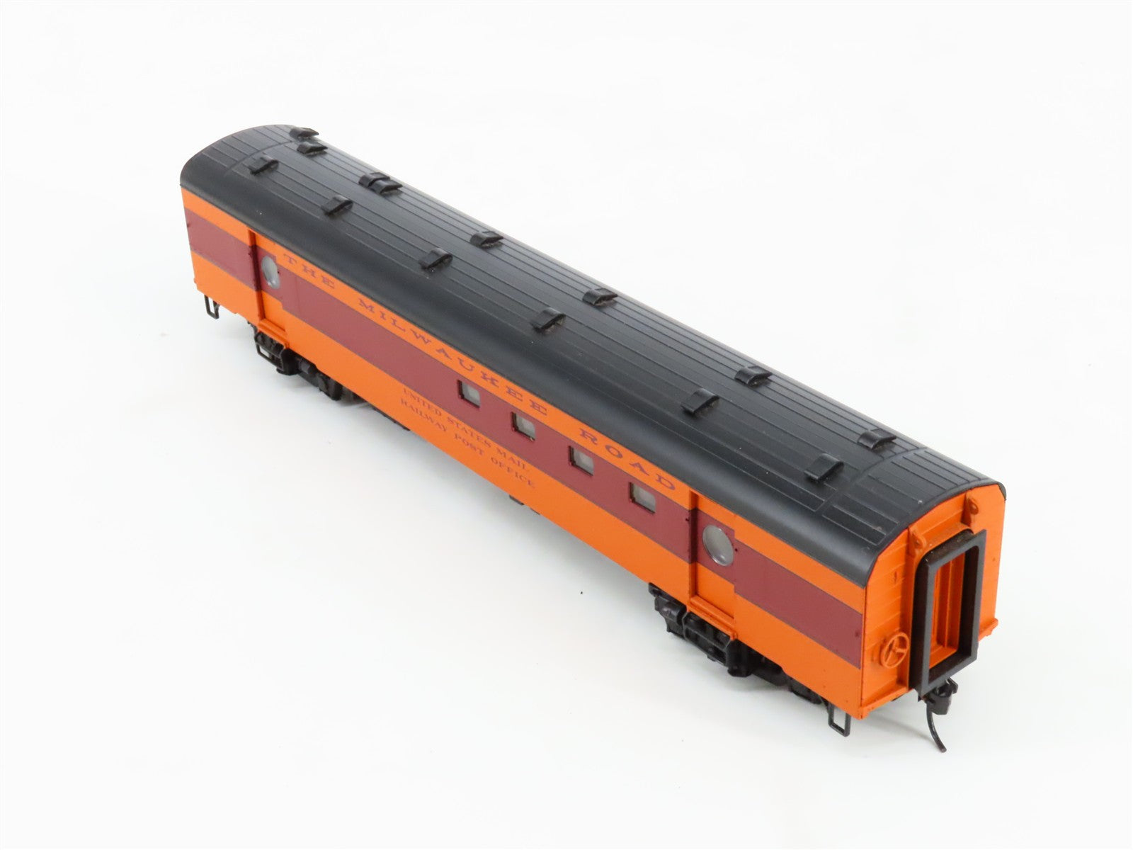 HO Scale Walthers 932-9201 MILW Milwaukee Road Hiawatha RPO Passenger Car